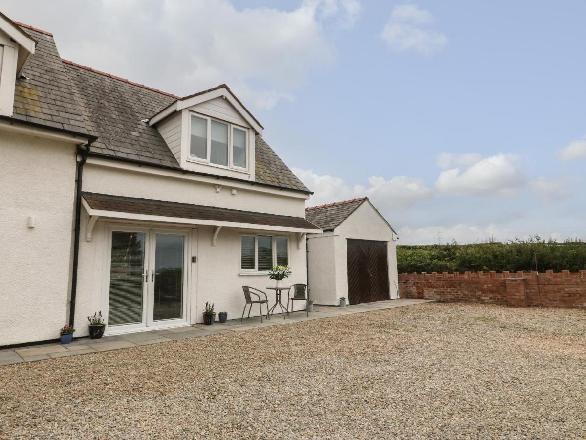 Bryn Eglwys Bach Vila Llanfairpwllgwyngyll Exterior foto